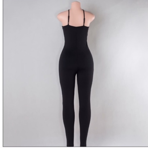 NEW form-fitting Jumpsuit - Picture 5 of 6